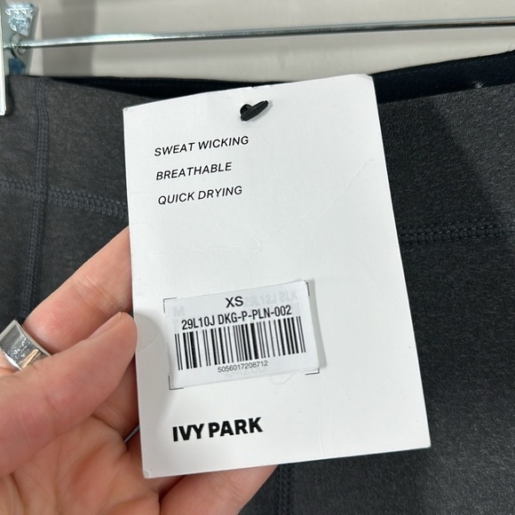 NWT Ivy Park Sculpted Crop Mid Rise Capri Leggings Size XS - Picture 10 of 16